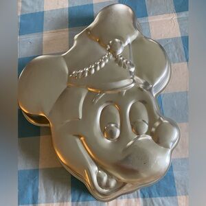 Disney & Wilton Mickey Mouse Cake Pan